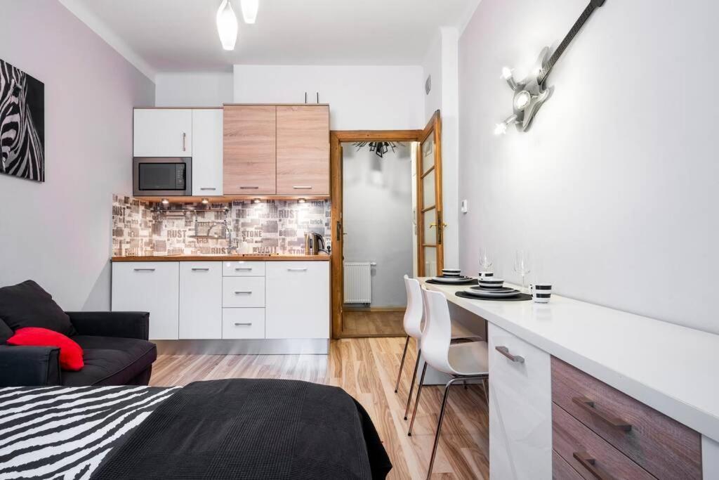 Studio Pomorska , Bezplatny Parking Apartment คราคูฟ ภายนอก รูปภาพ