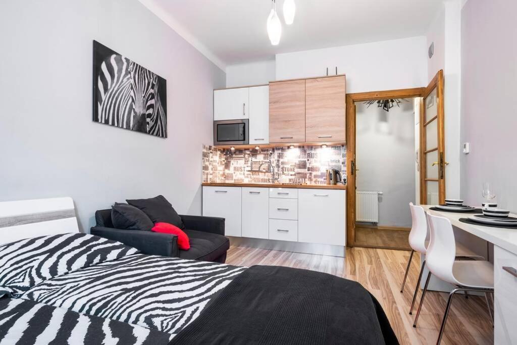 Studio Pomorska , Bezplatny Parking Apartment คราคูฟ ภายนอก รูปภาพ